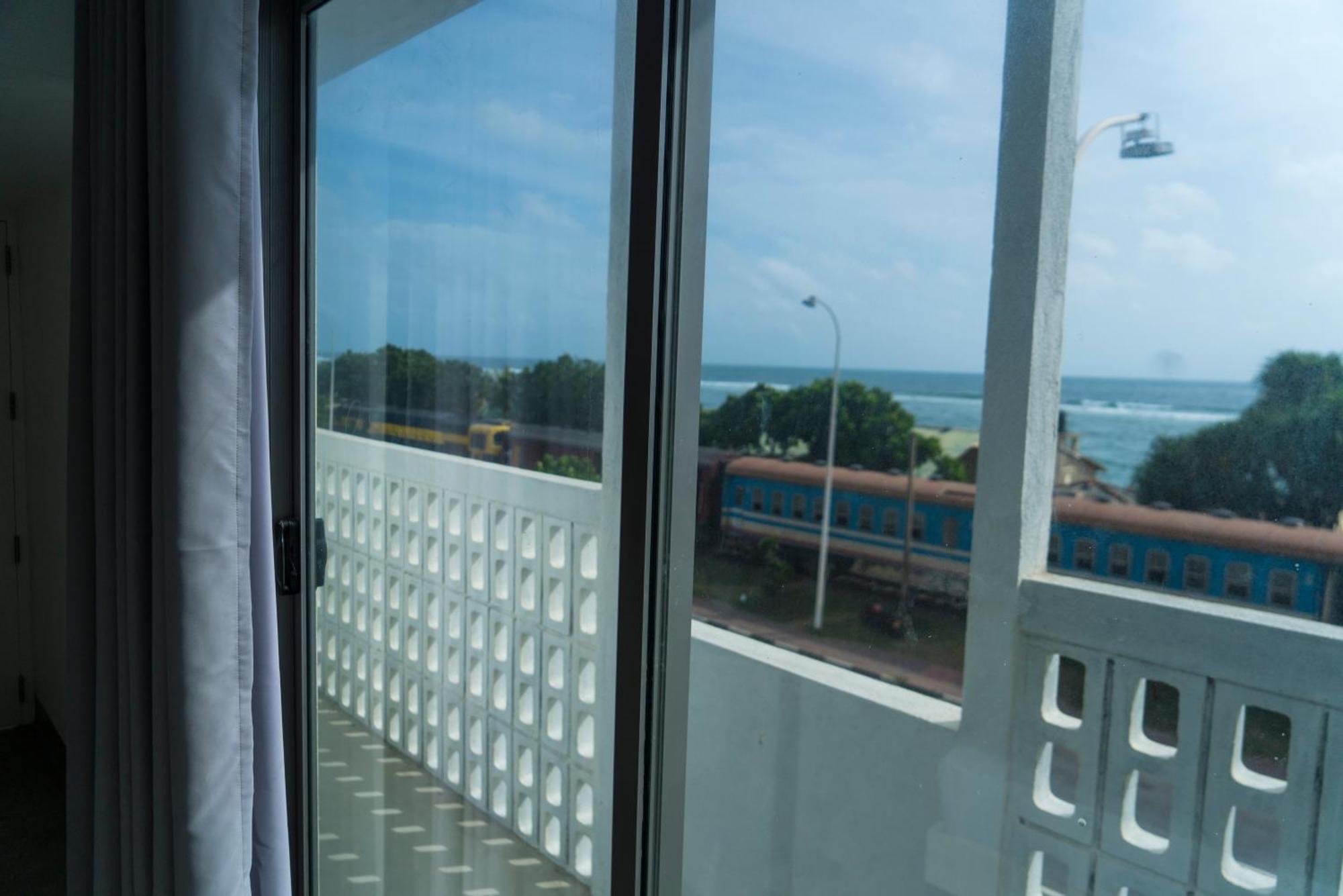 Four Petals Inn Colombo Extérieur photo